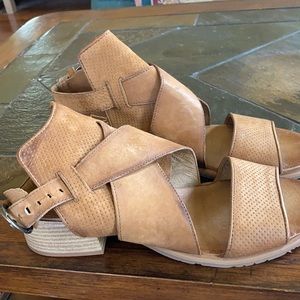 Miz Mooz (40) size 9 sandal